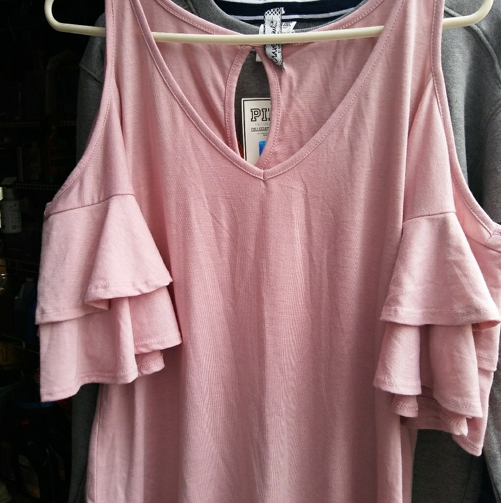 Summer shirt with cold shoulder